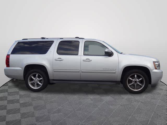 Used 2014 Chevrolet Suburban LT RWD image 4