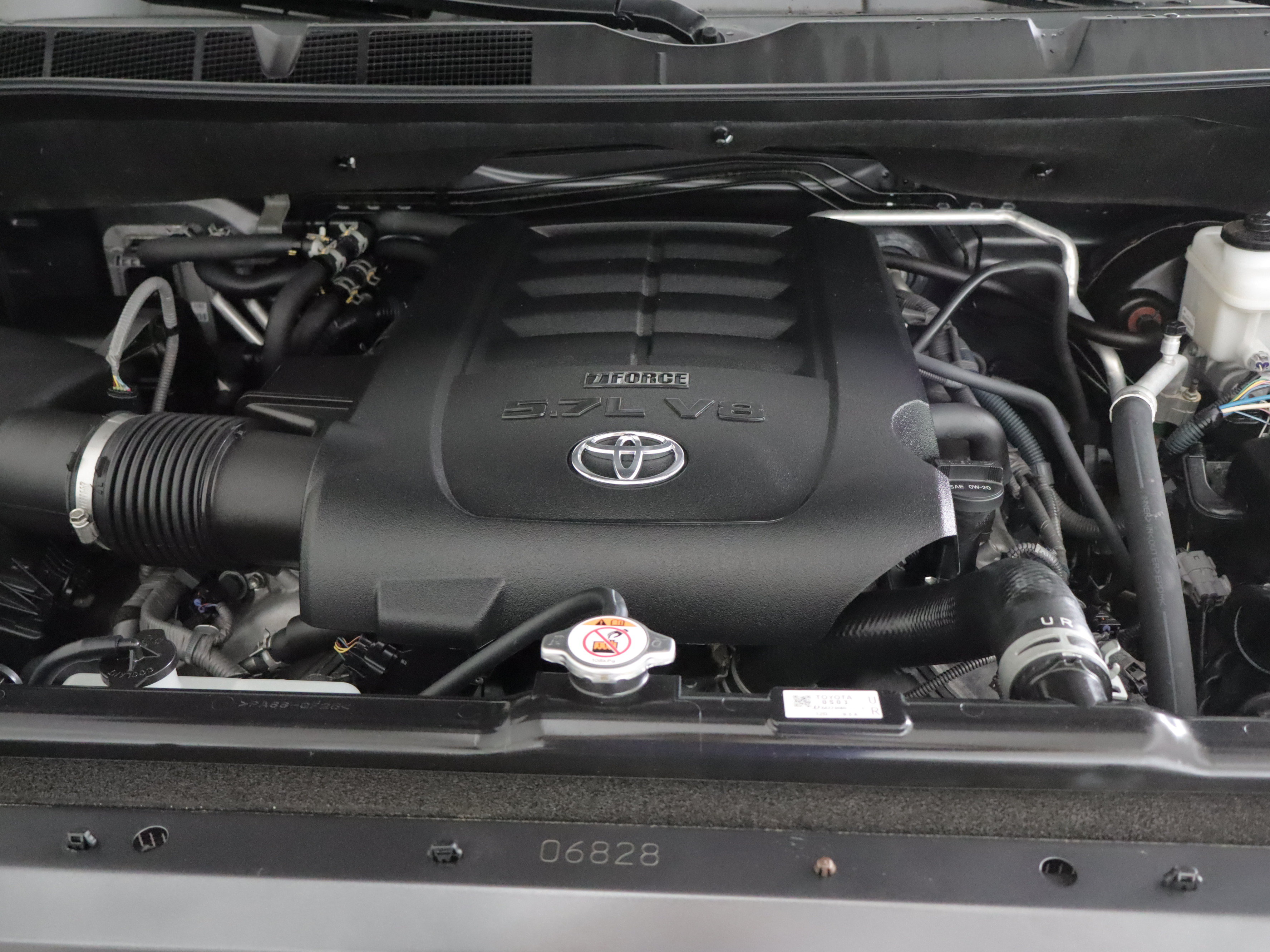 Used 2021 Toyota Sequoia Limited w/ Safety & Convenience Package AWD/4WD image 33