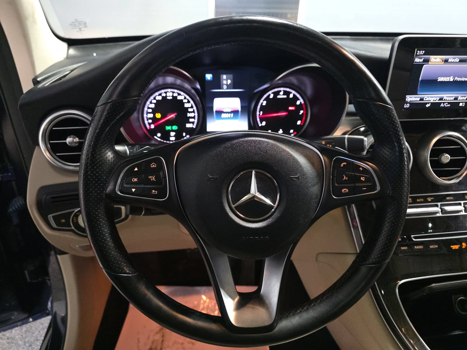 Used 2019 Mercedes-Benz GLC 300 4MATIC w/ Premium Package image 8