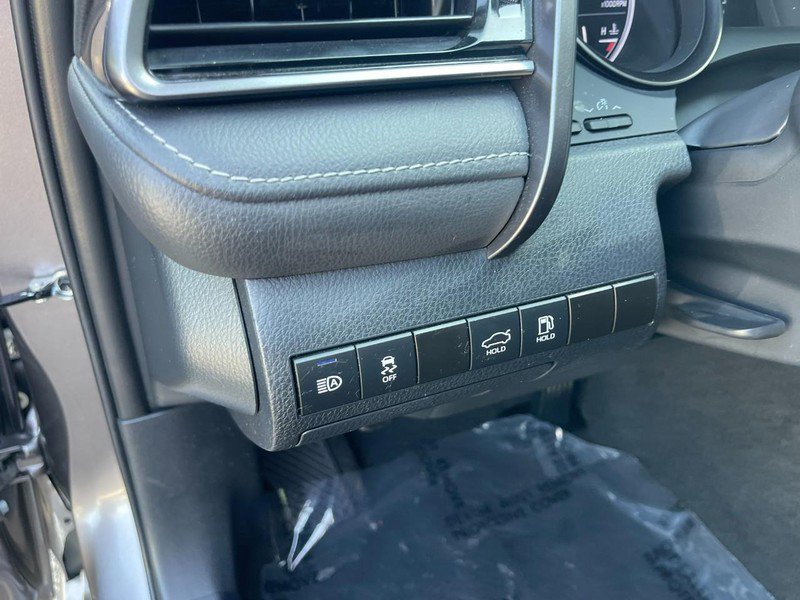 Used 2024 Toyota Camry SE image 19