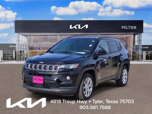 Used 2023 Jeep Compass Latitude AWD/4WD image 3