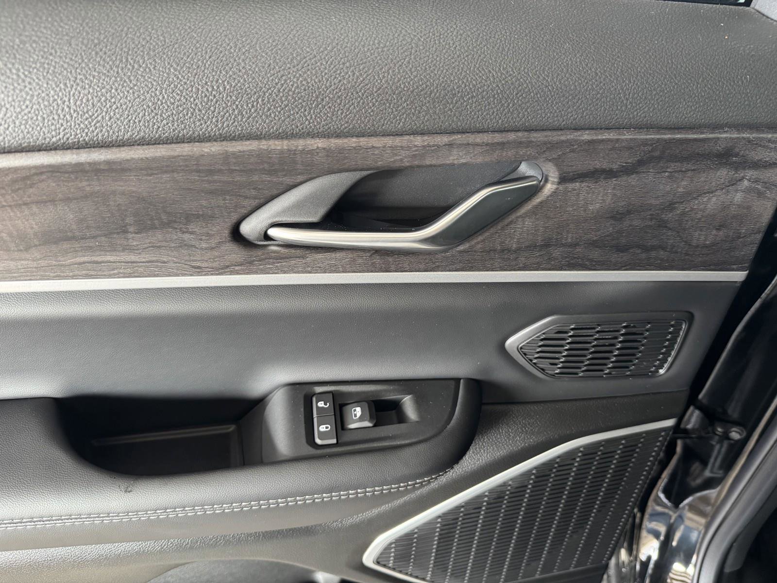 New 2025 Jeep Grand Cherokee L Limited w/ Black Appearance Package image 26