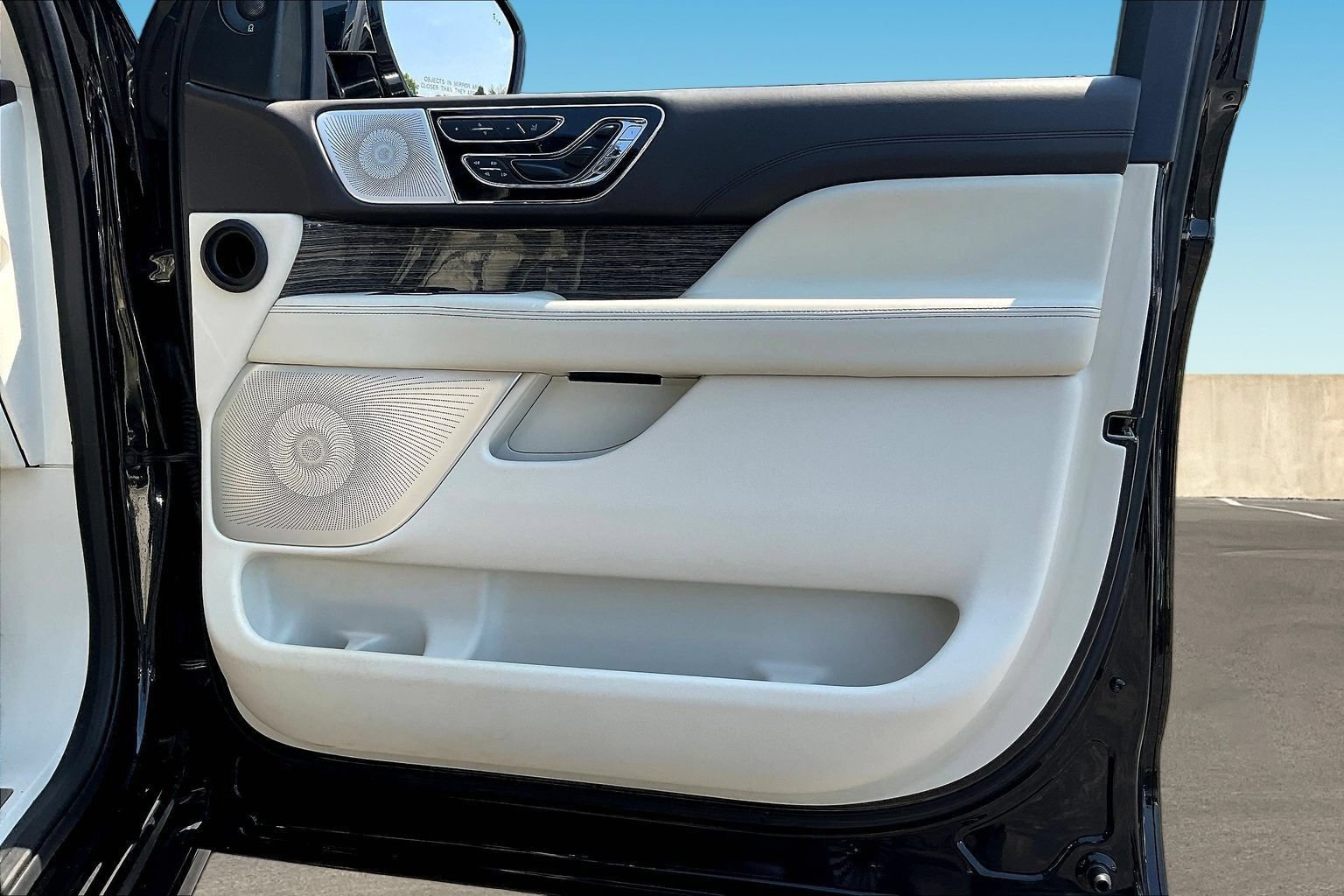 Used 2020 Lincoln Navigator Black Label w/ Cargo Convenience Package AWD/4WD image 27