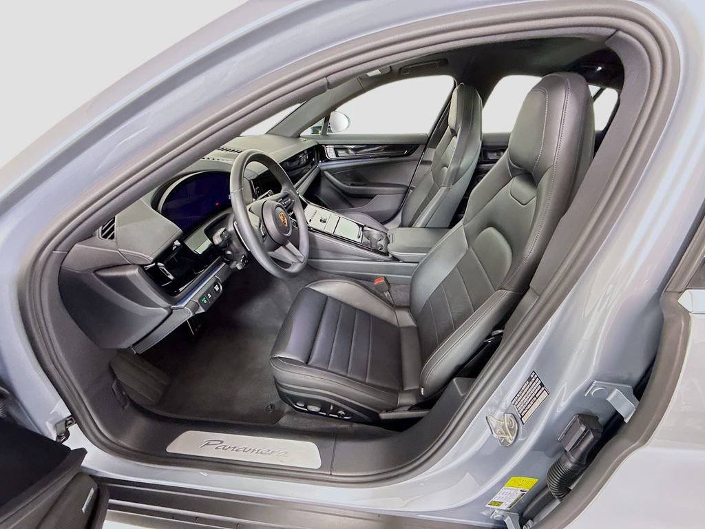 Used 2025 Porsche Panamera image 20