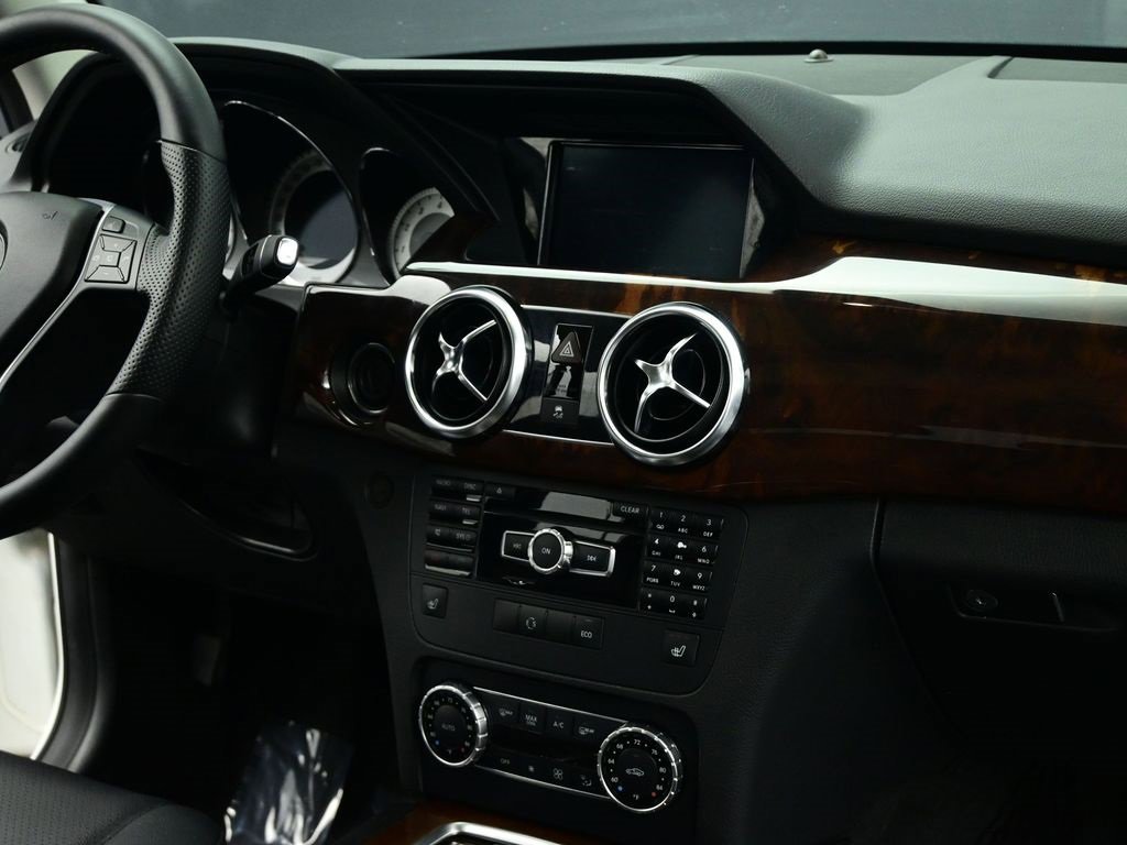 Used 2015 Mercedes-Benz GLK 350 4MATIC image 35