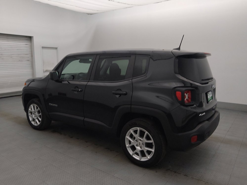 Used 2023 Jeep Renegade Latitude AWD/4WD image 3