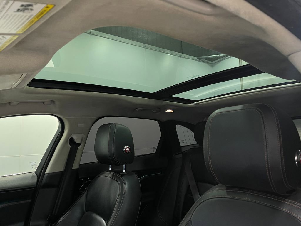 Used 2020 Jaguar F-PACE Prestige image 11