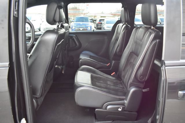 Used 2017 Dodge Grand Caravan SXT w/ Driver Convenience Group image 30