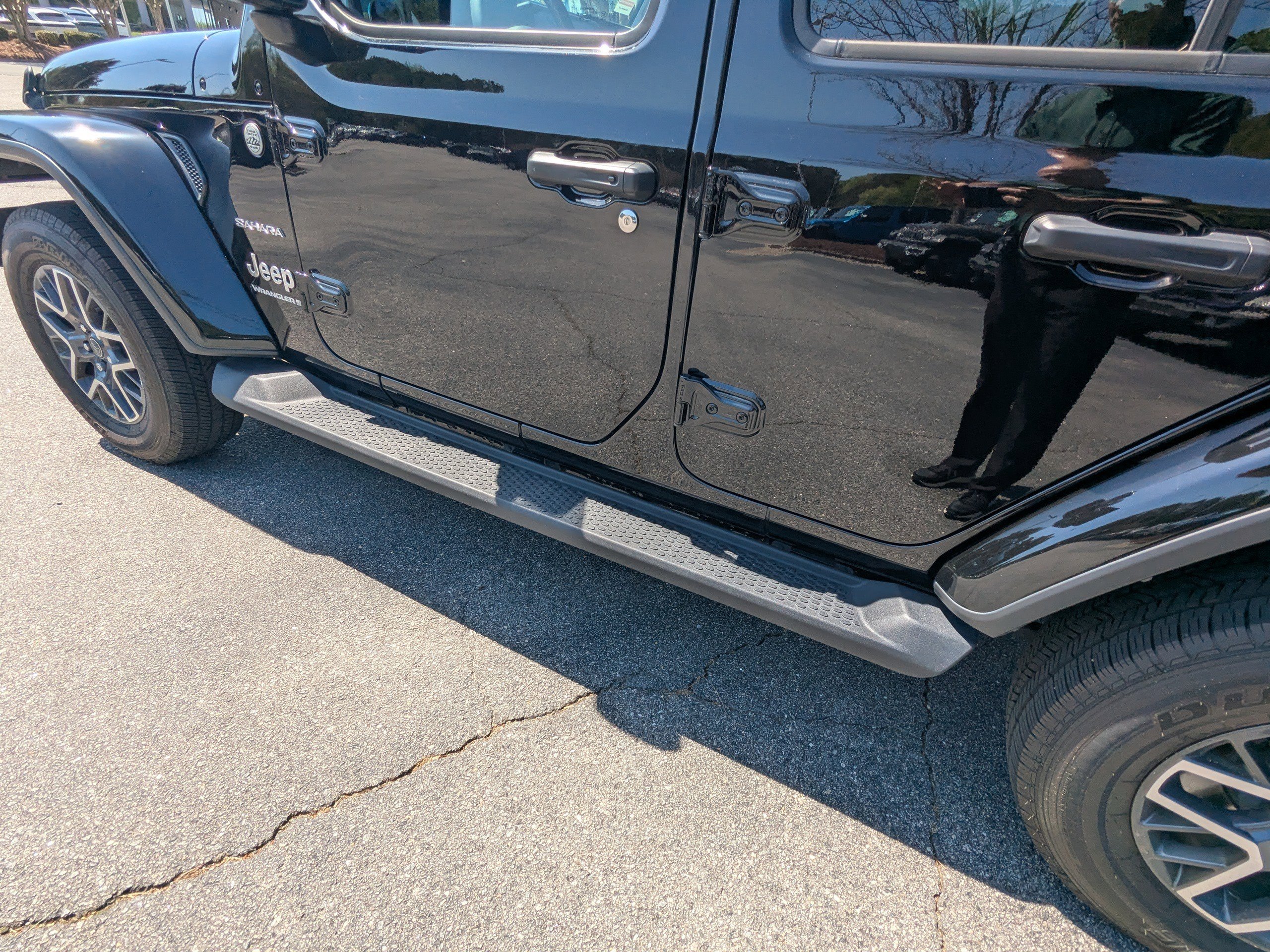 Used 2024 Jeep Wrangler Sahara w/ Safety Group image 29