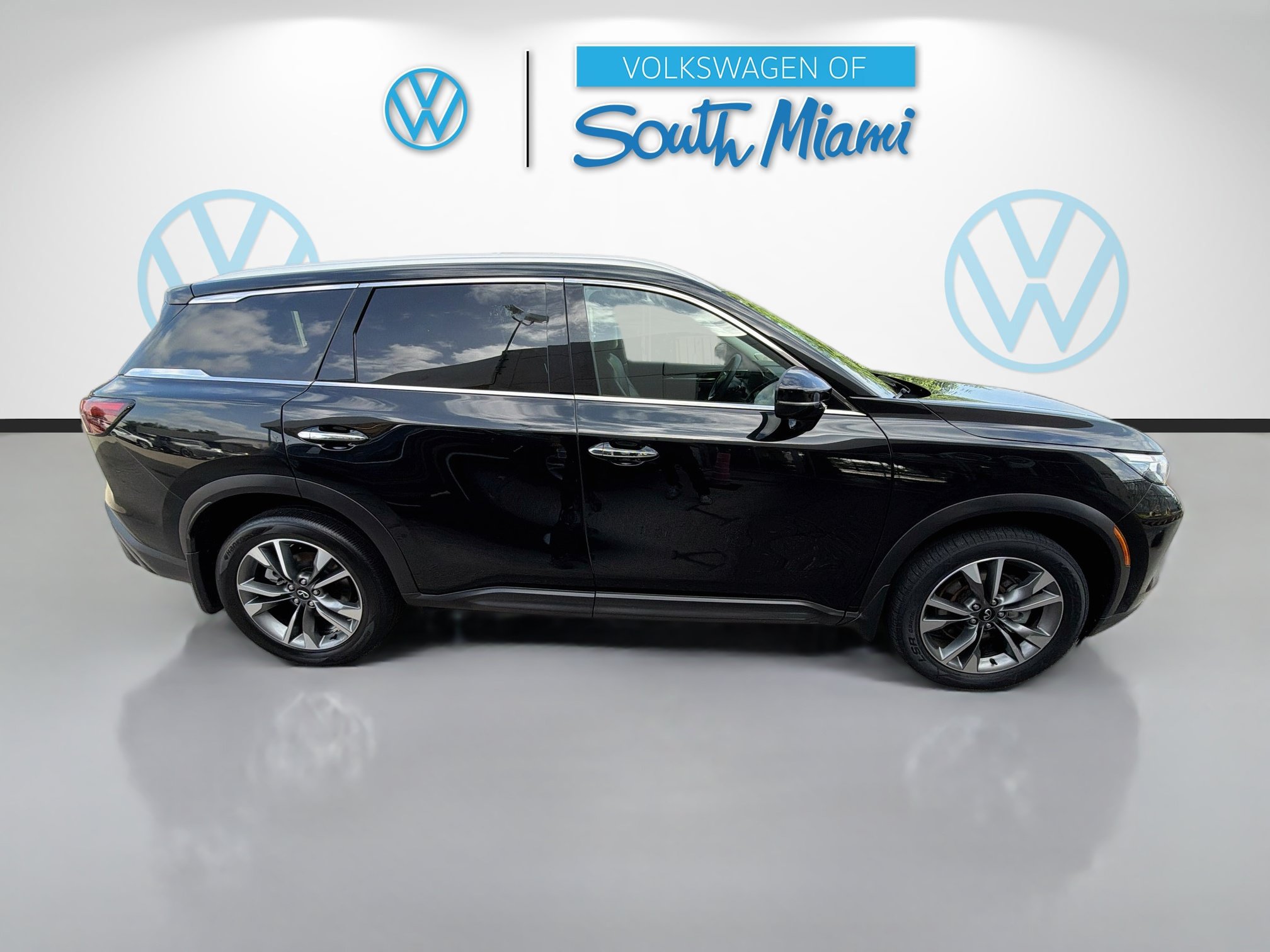 Used 2023 INFINITI QX60 Luxe w/ Performance Audio Package FWD image 8