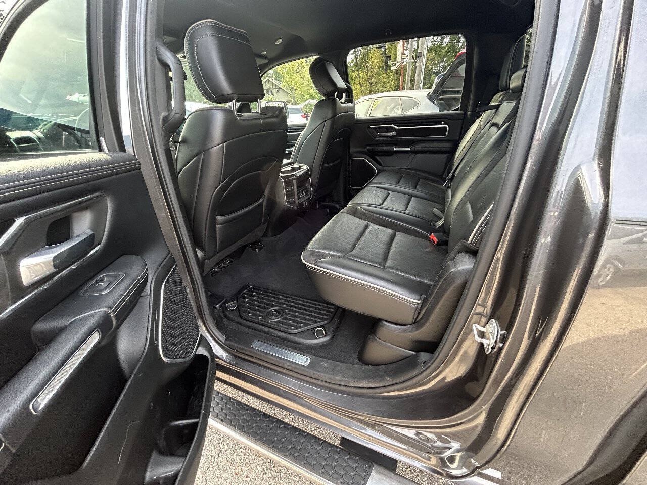 Used 2019 RAM 1500 Laramie w/ Sport Appearance Package AWD/4WD image 6