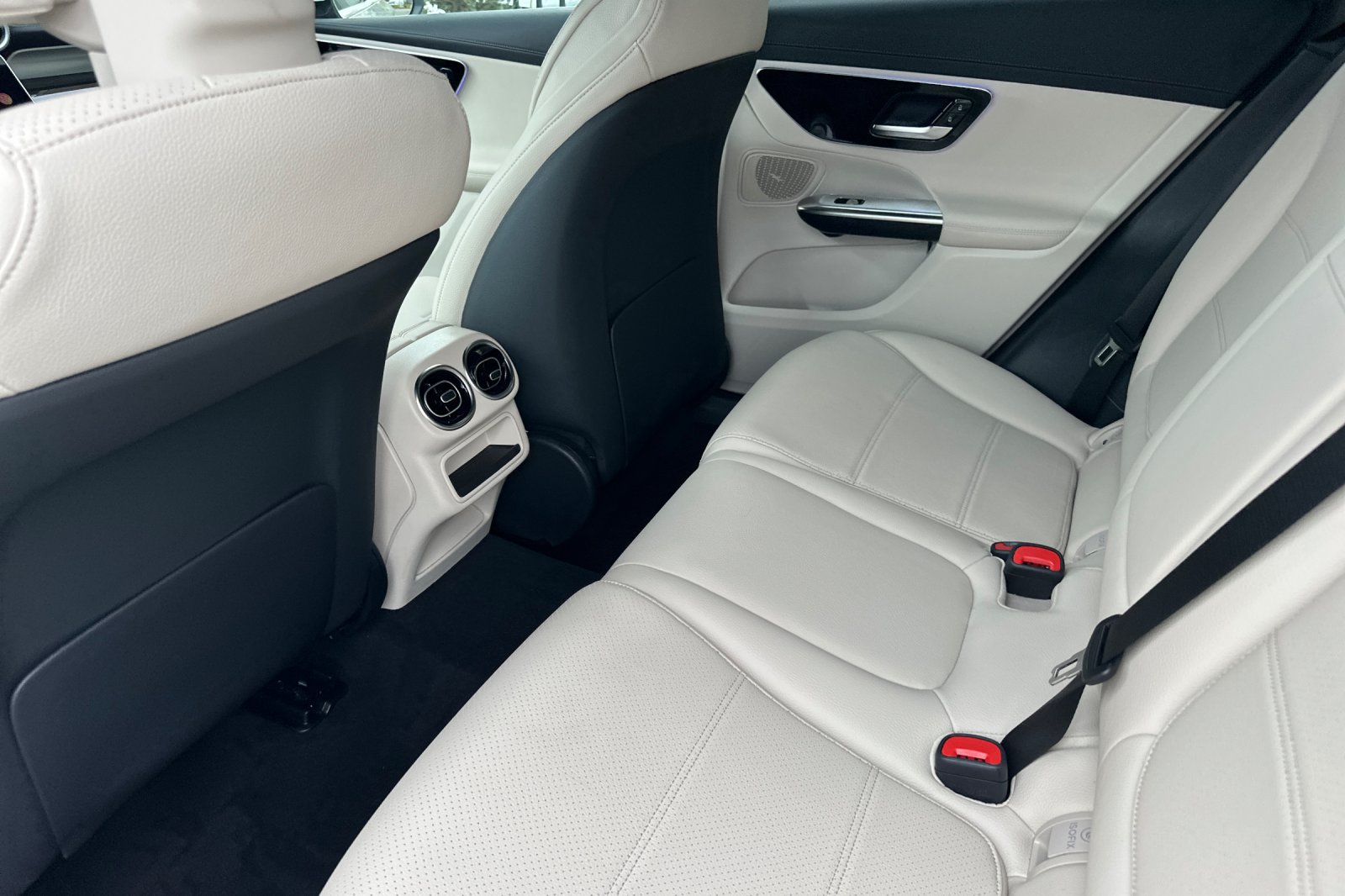 Certified 2025 Mercedes-Benz GLC 300 4MATIC image 12