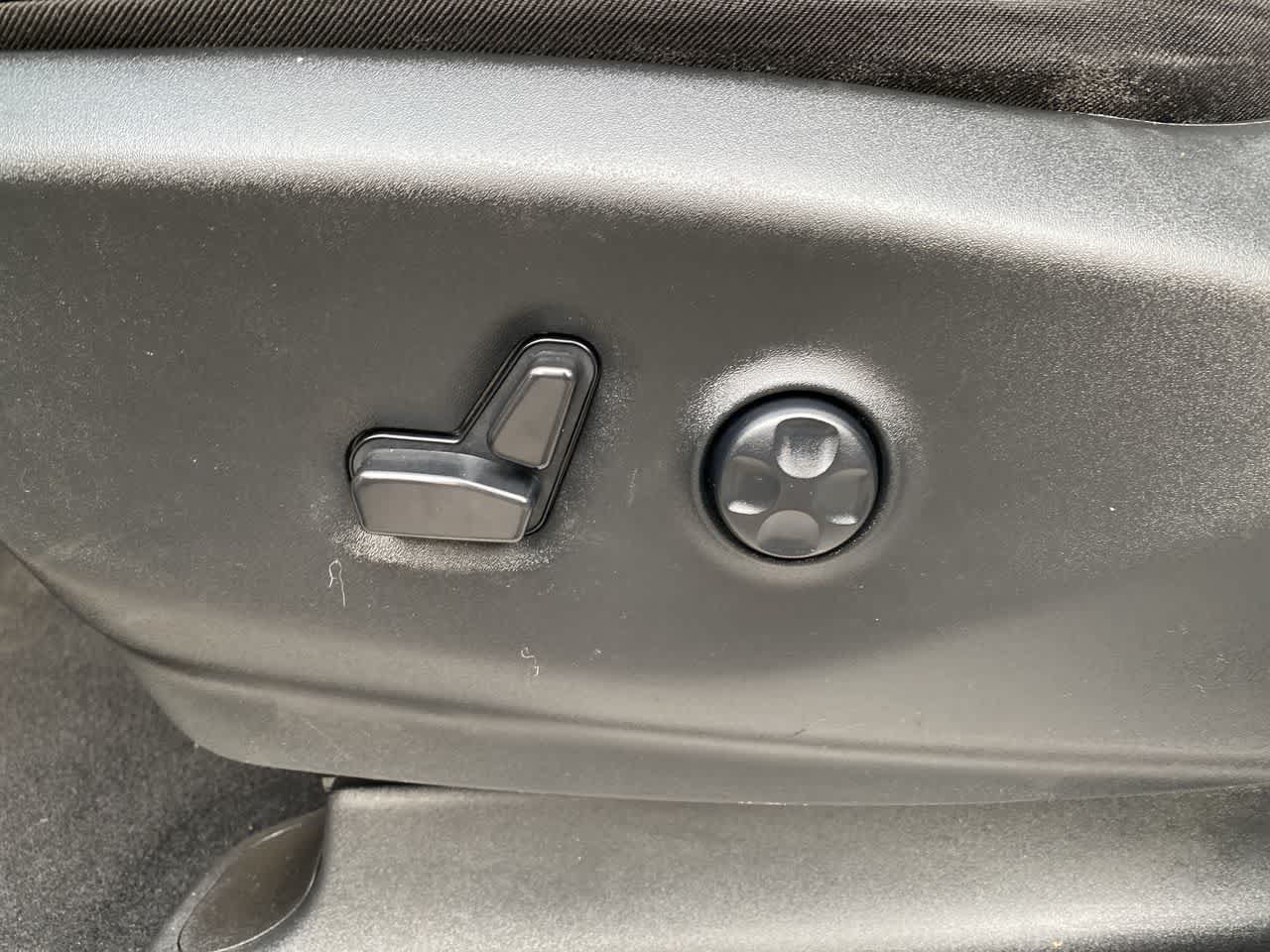 Used 2024 Chrysler Pacifica Touring-L FWD image 13