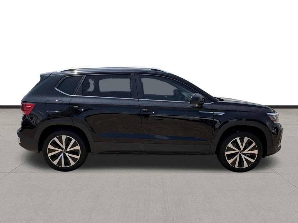 Used 2024 Volkswagen Taos SE FWD image 4