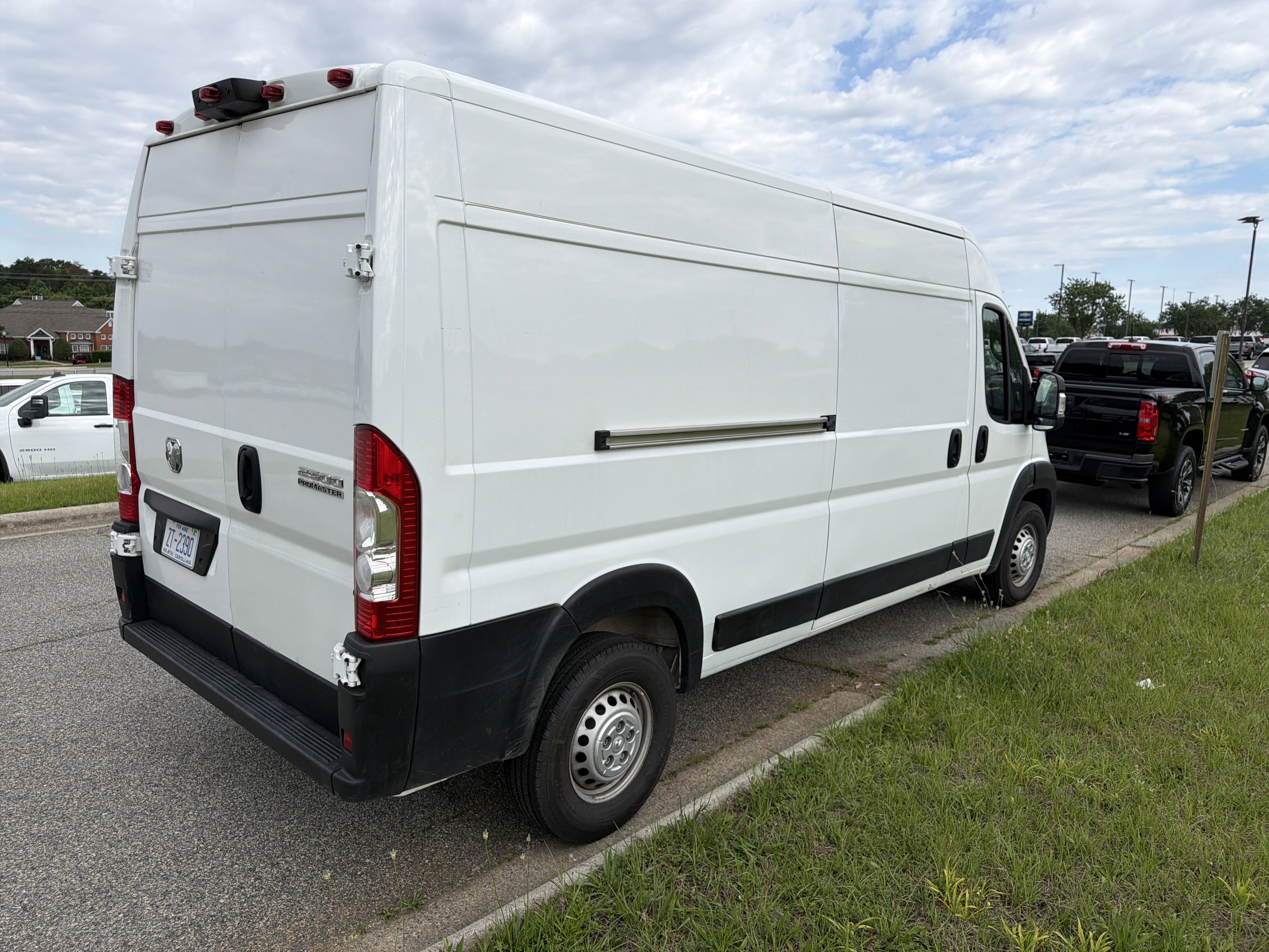 Used 2024 RAM ProMaster 2500 w/ Convenience Group FWD image 10