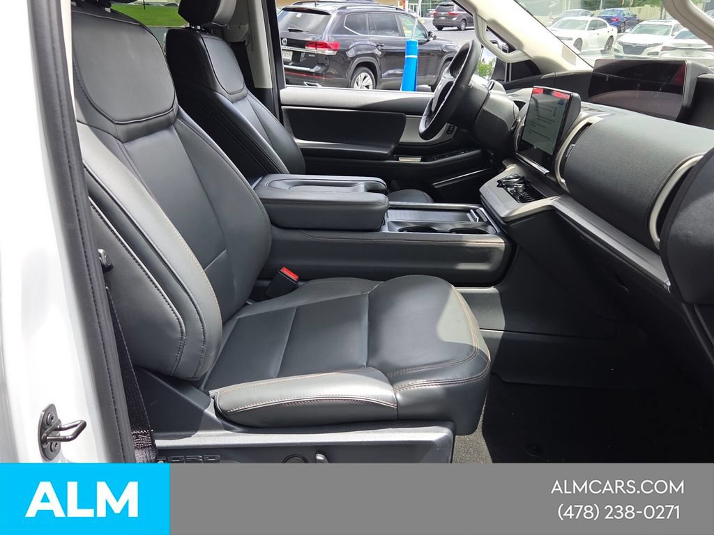 Used 2025 Ford Expedition Active AWD/4WD image 19