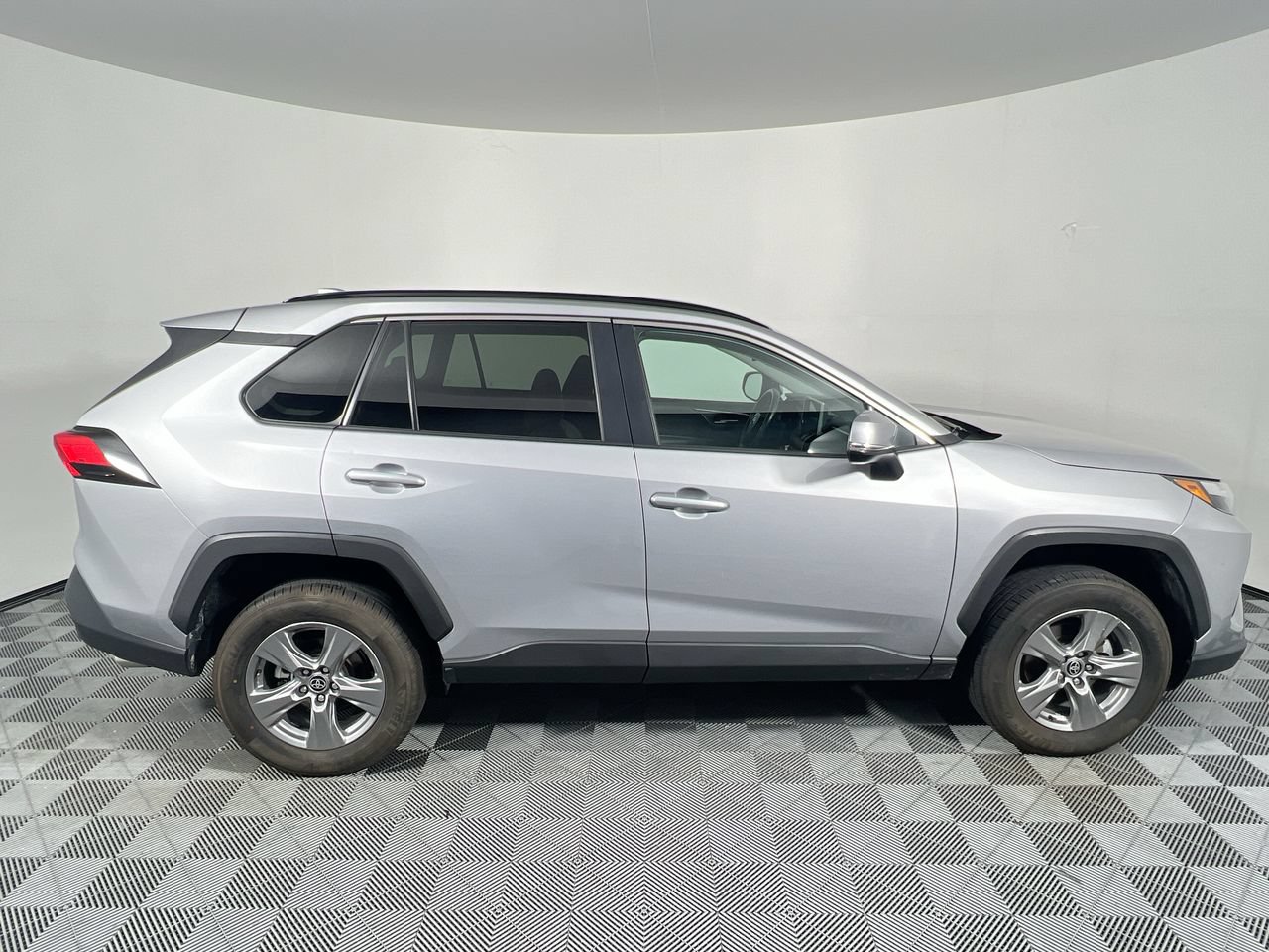 Used 2024 Toyota RAV4 XLE FWD image 2