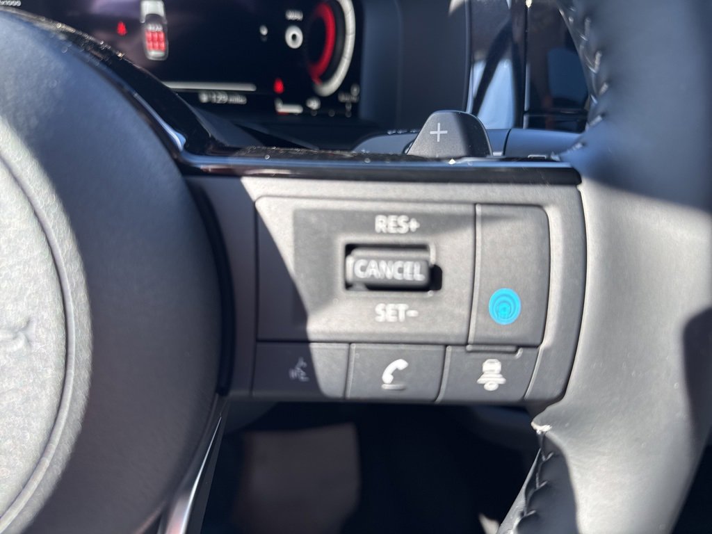 New 2025 Nissan Pathfinder Platinum w/ Black Appearance Package image 25