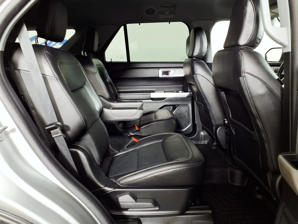 Used 2023 Ford Explorer Limited w/ Equipment Group 301A RWD image 11