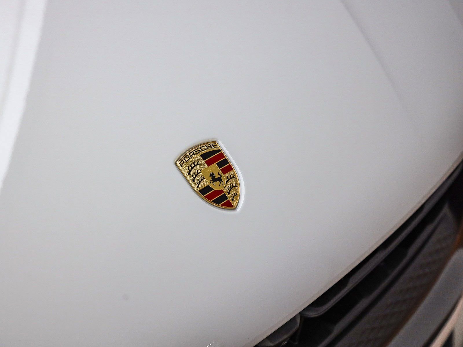 Certified 2025 Porsche Macan Turbo image 32