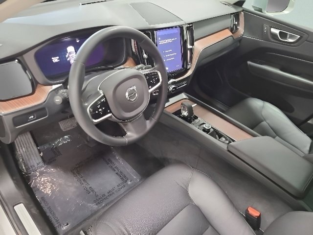 Used 2023 Volvo XC60 B5 Plus AWD/4WD image 24