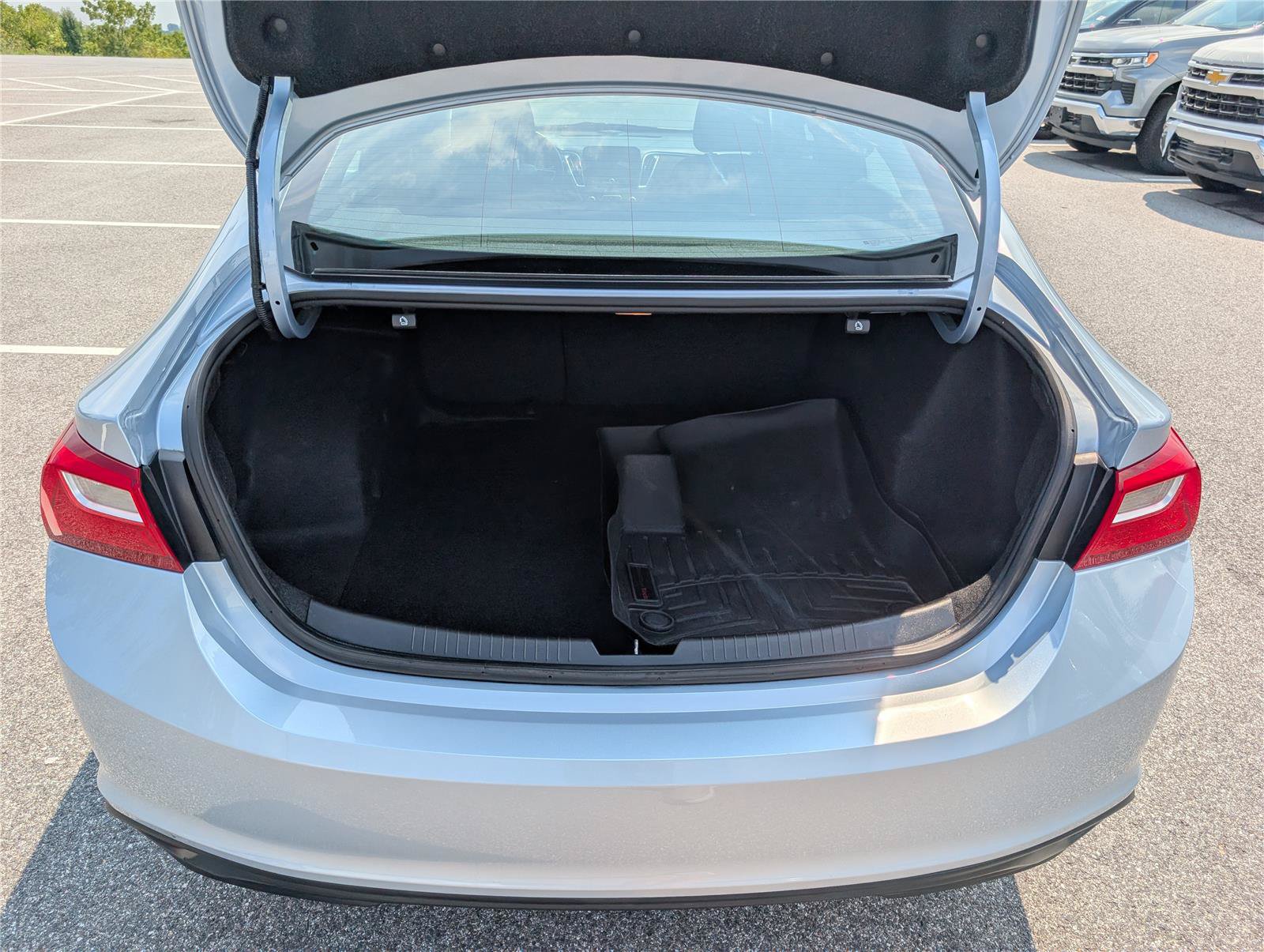 Used 2017 Chevrolet Malibu LT FWD image 12