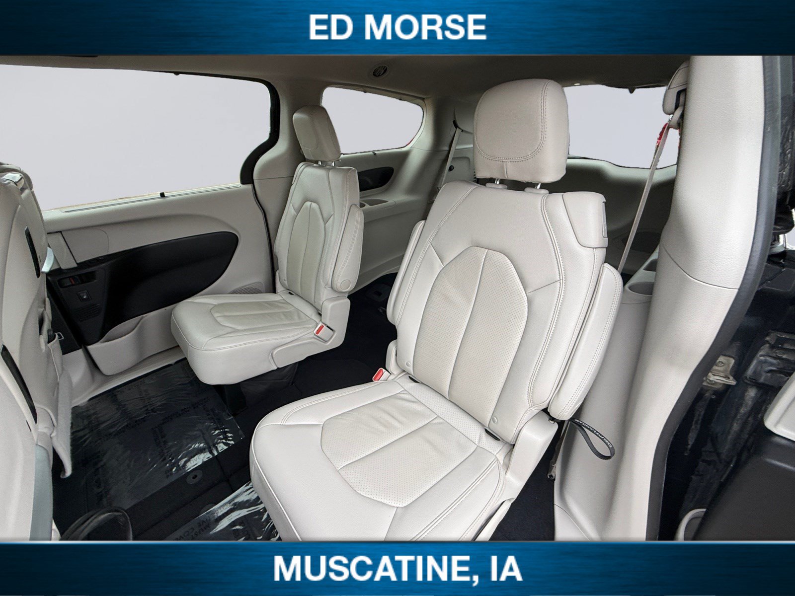 Used 2019 Chrysler Pacifica Touring-L Plus w/ Tire & Wheel Group FWD image 13