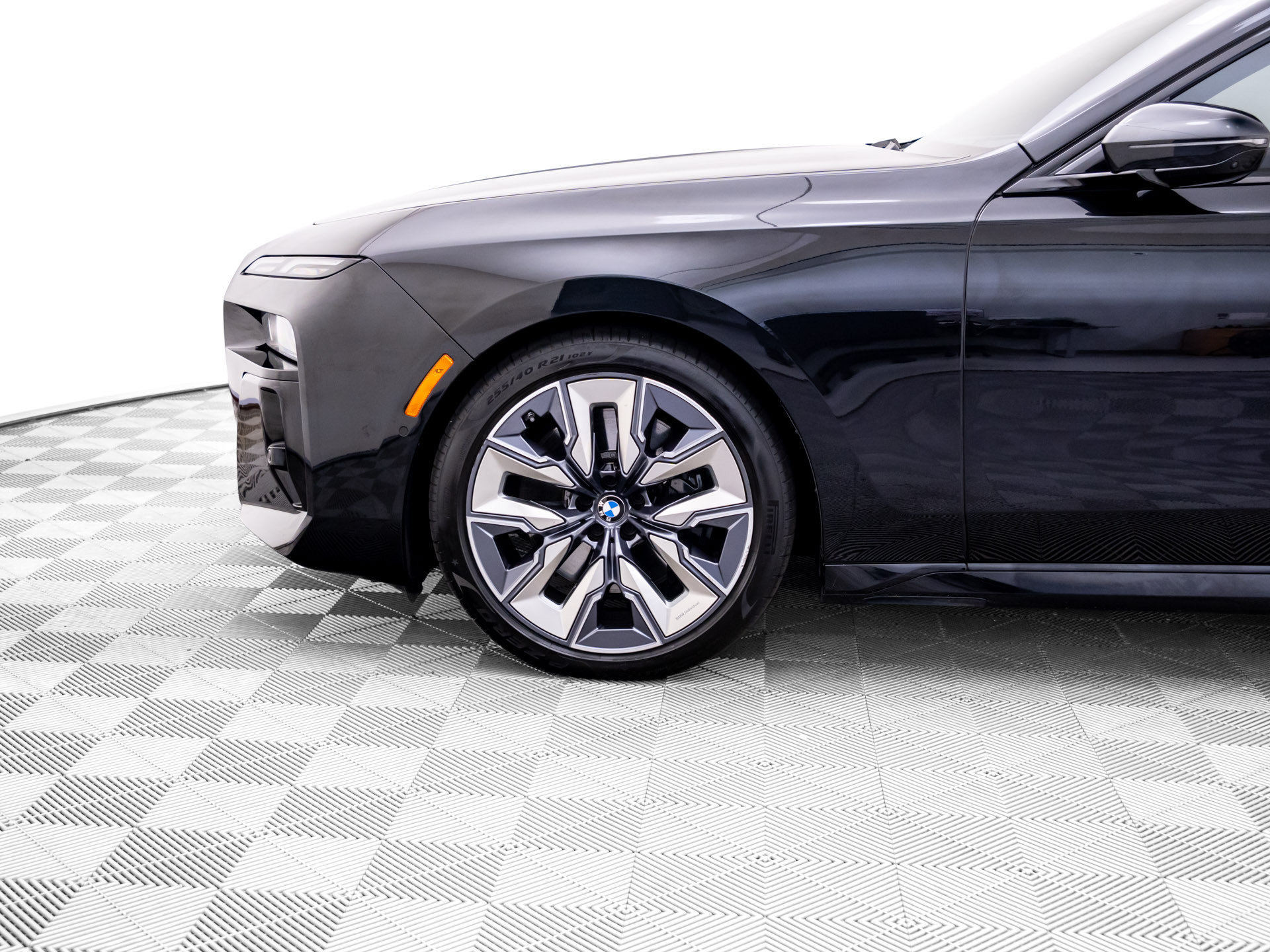 Certified 2023 BMW 760i xDrive w/ Parking Assistance Package AWD/4WD image 38