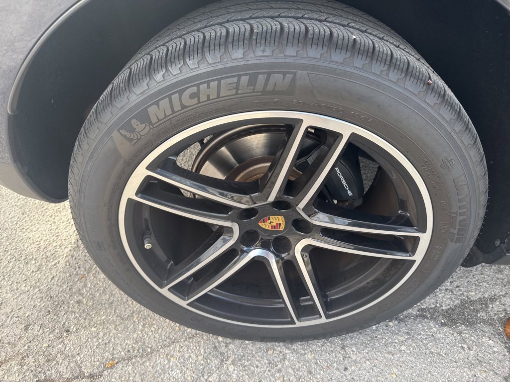 Used 2021 Porsche Macan image 11