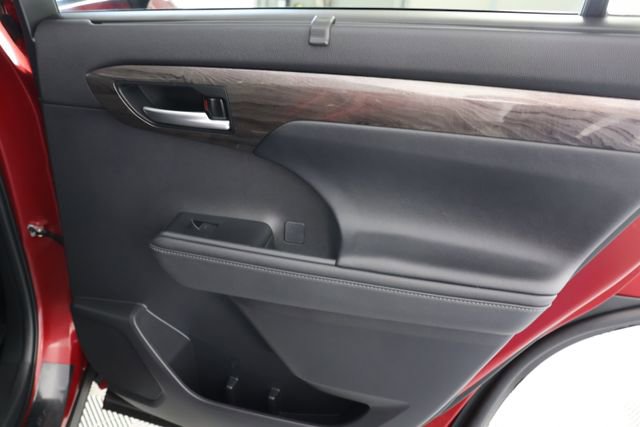 Used 2024 Toyota Highlander Platinum image 29