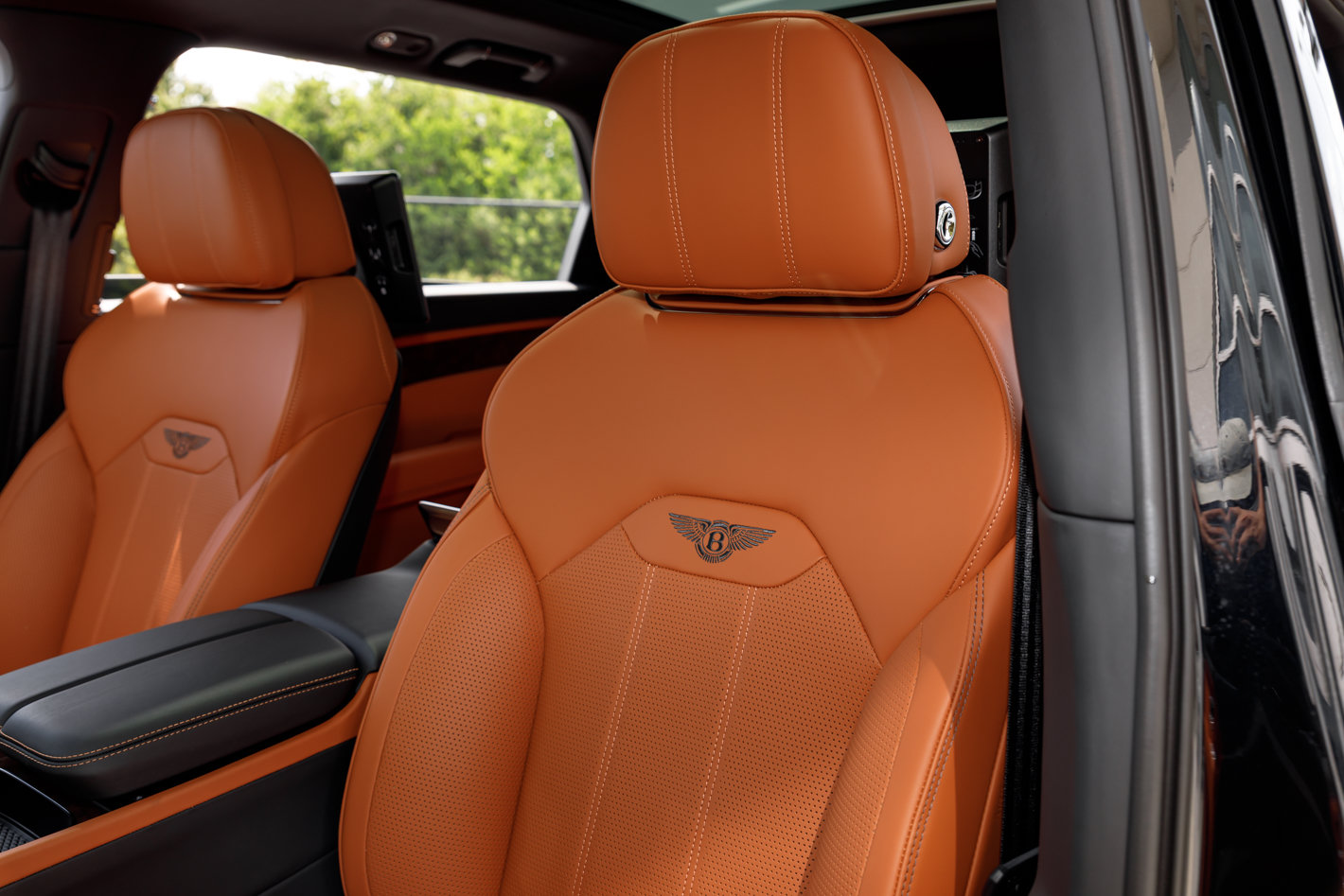Certified 2023 Bentley Bentayga Extended Wheelbase AWD/4WD image 40