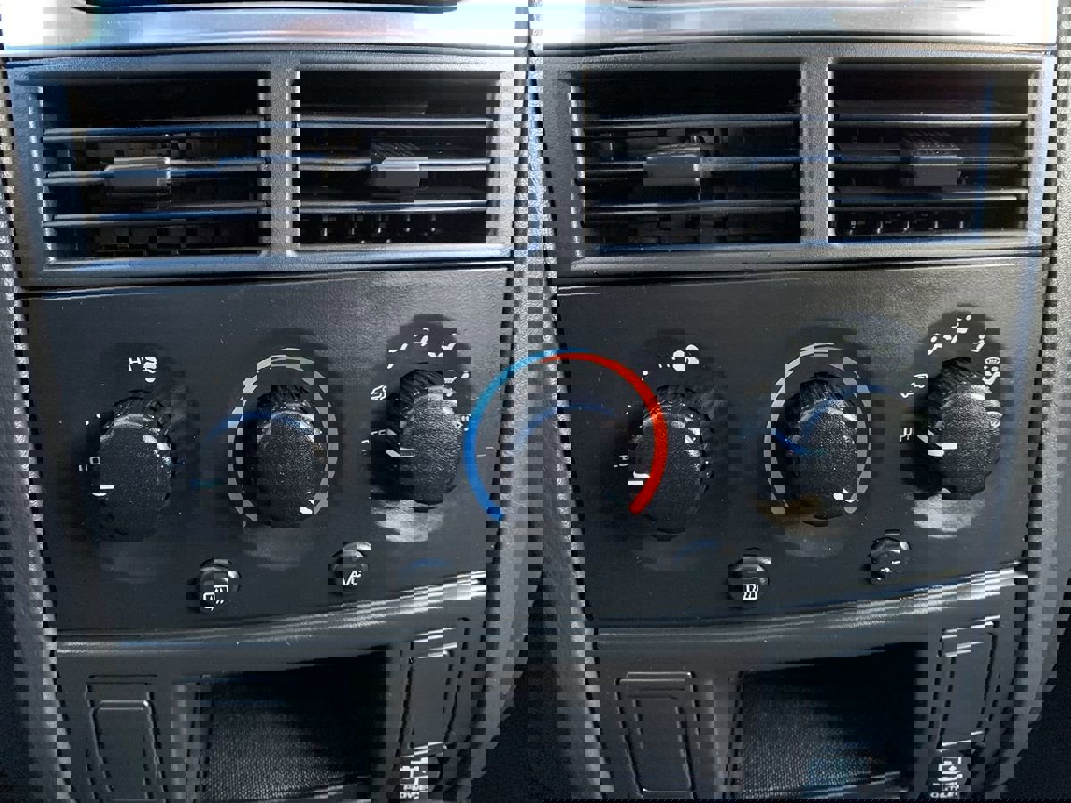 Used 2004 Jeep Grand Cherokee Laredo w/ Trailer Tow Prep Group image 22