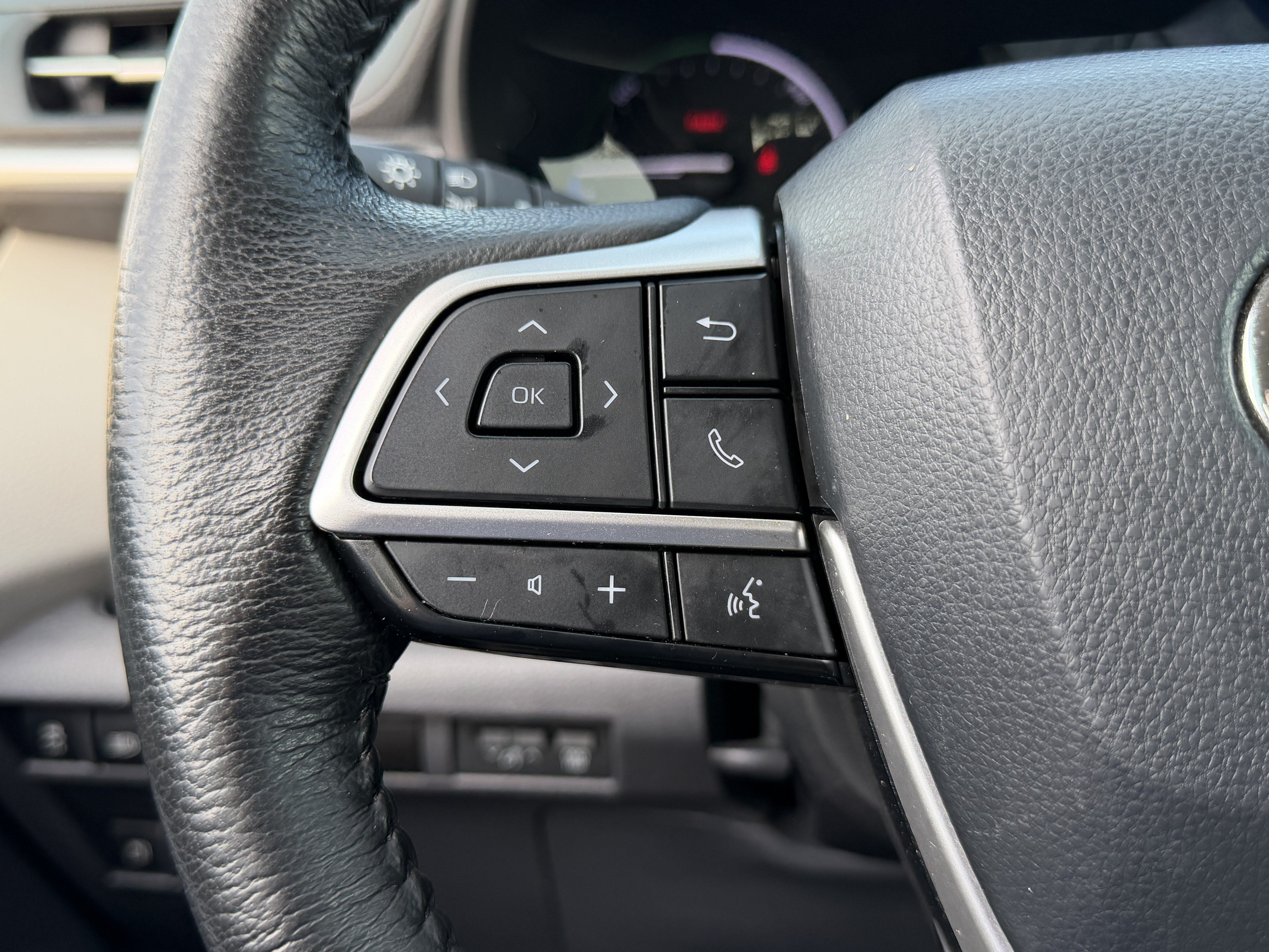 Certified 2024 Toyota Sienna XLE FWD image 15