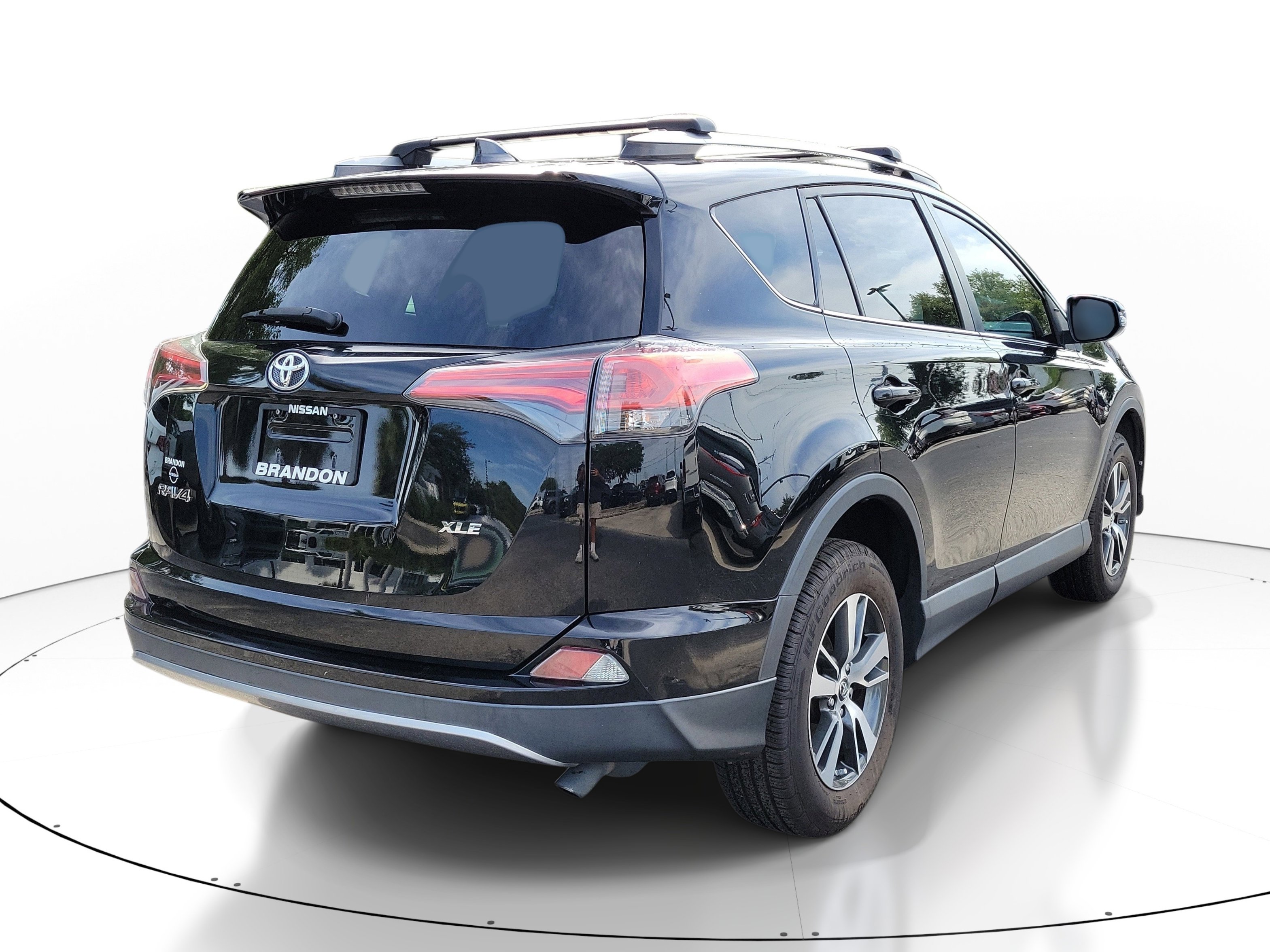 Used 2018 Toyota RAV4 XLE w/ Plus Extra Value Package FWD image 6