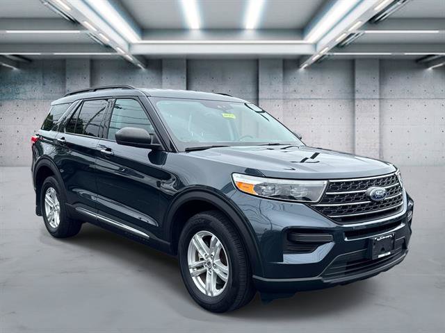Used 2023 Ford Explorer XLT AWD/4WD image 3