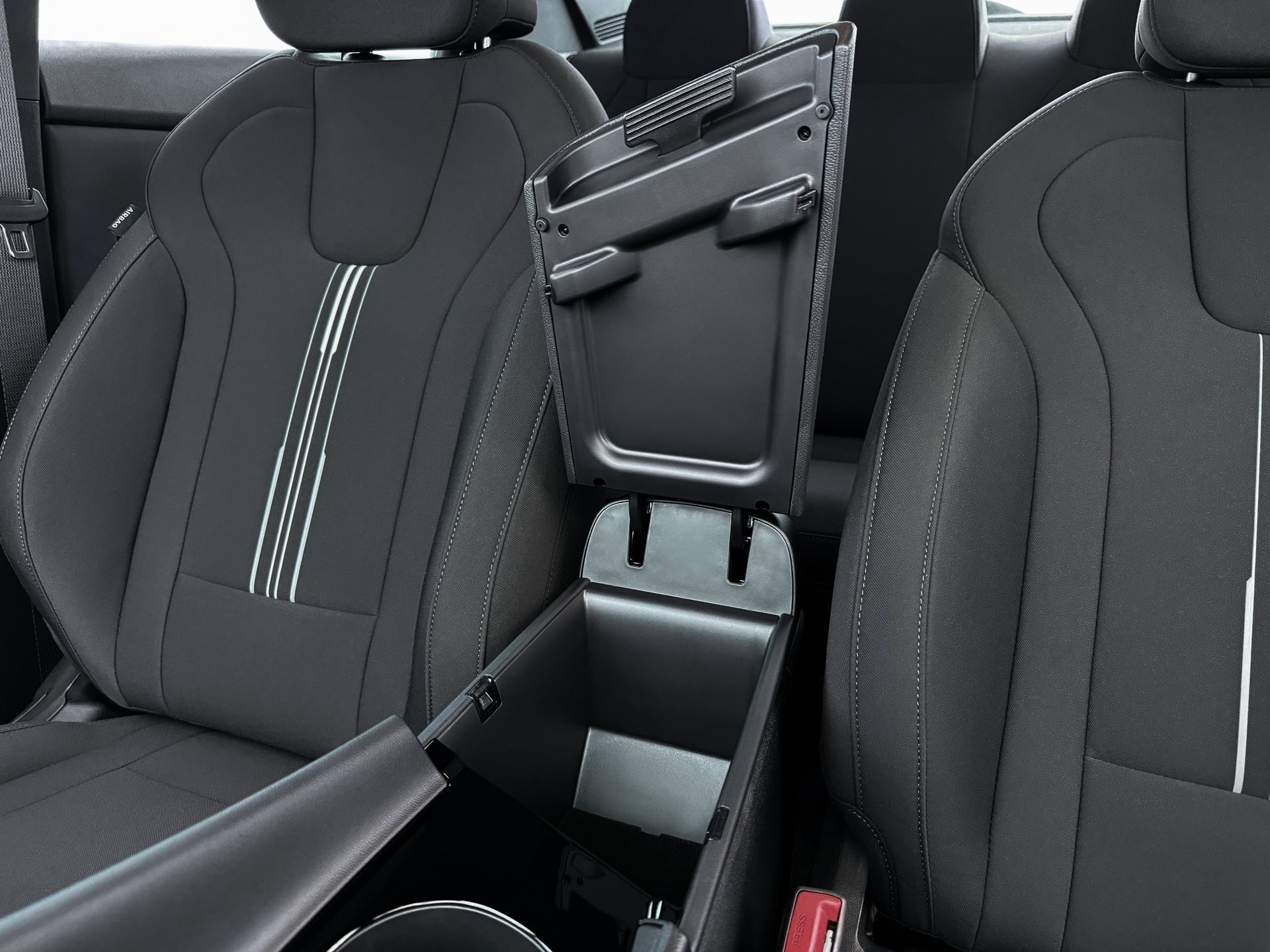 Certified 2025 Hyundai Elantra SEL FWD image 18