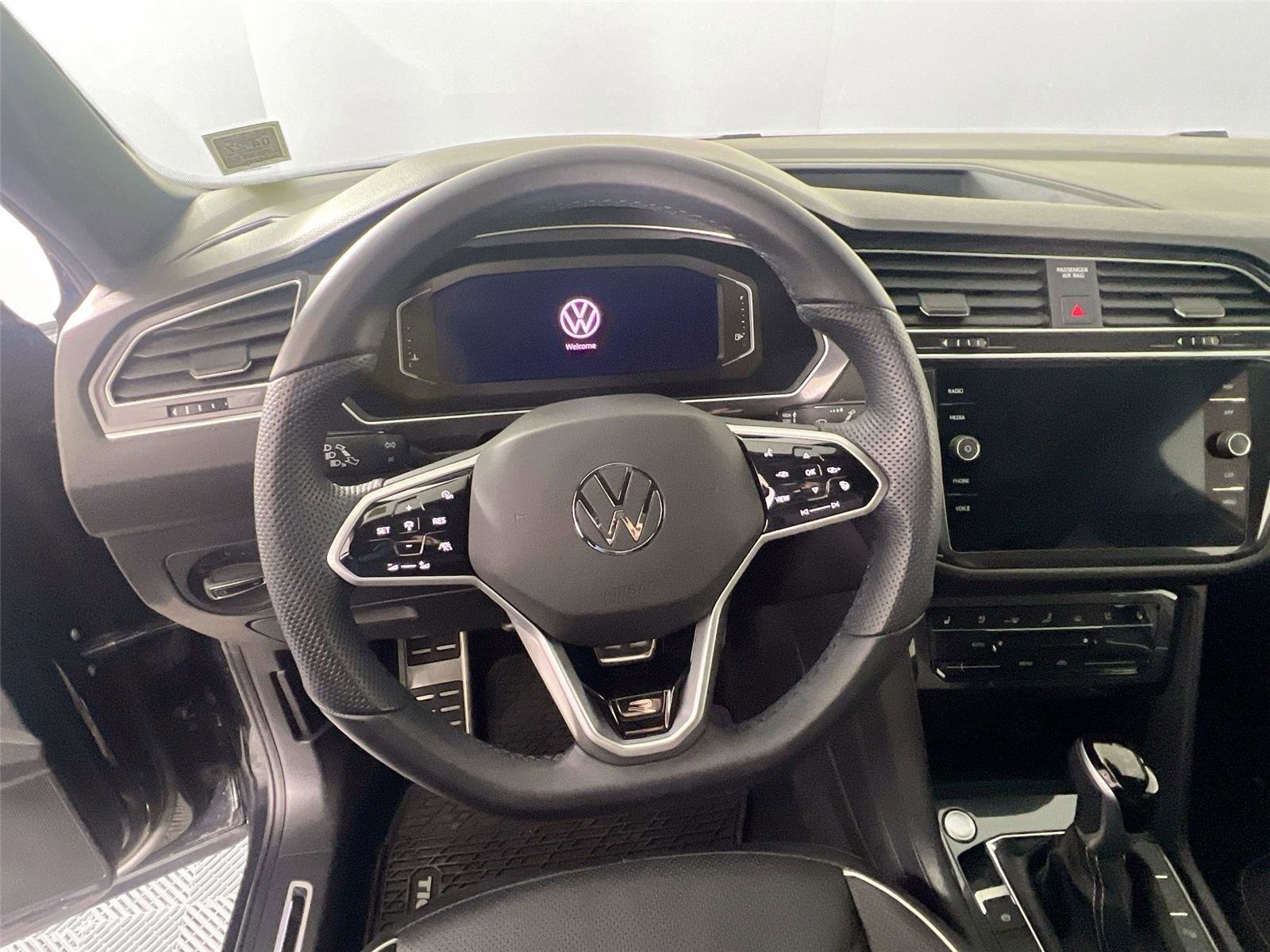 Used 2024 Volkswagen Tiguan SEL R-Line AWD/4WD image 10