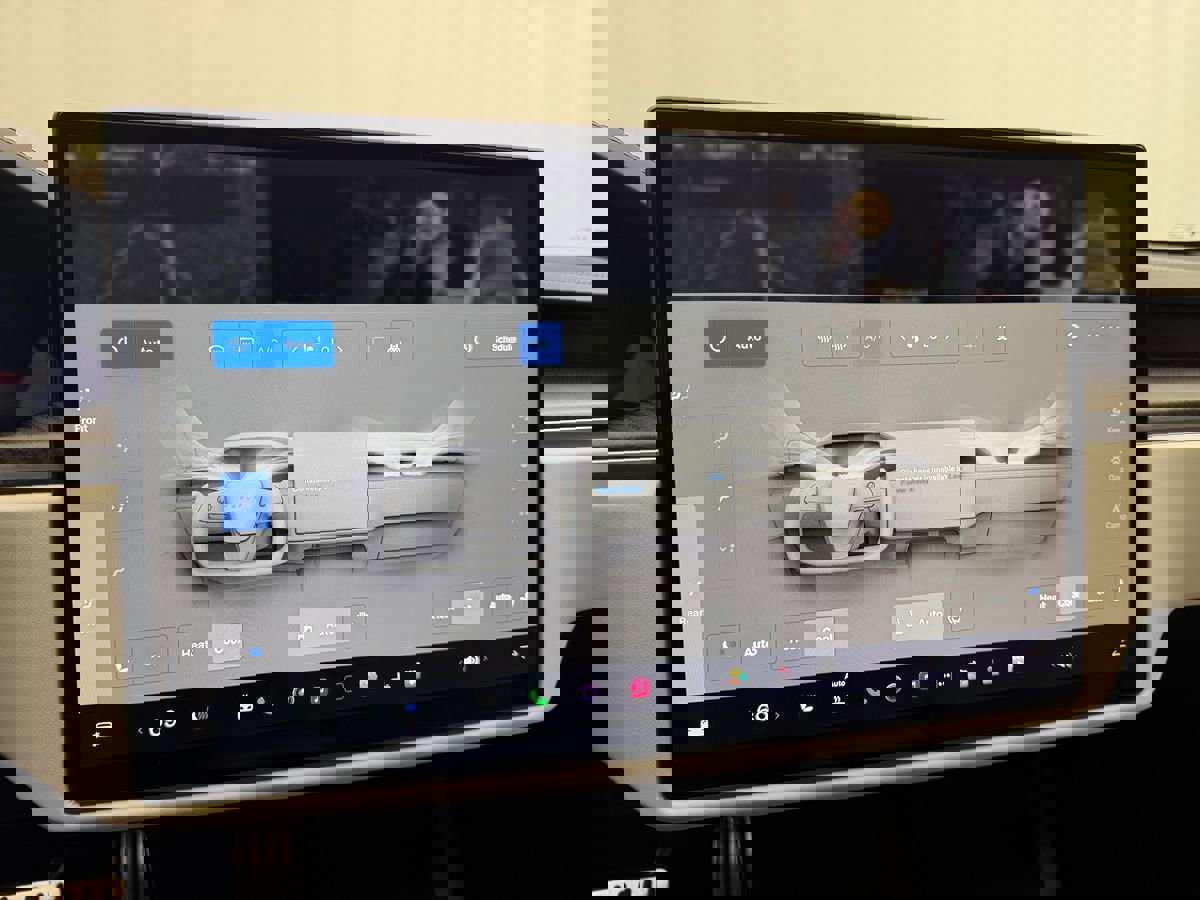 Used 2021 Tesla Model S Plaid image 30