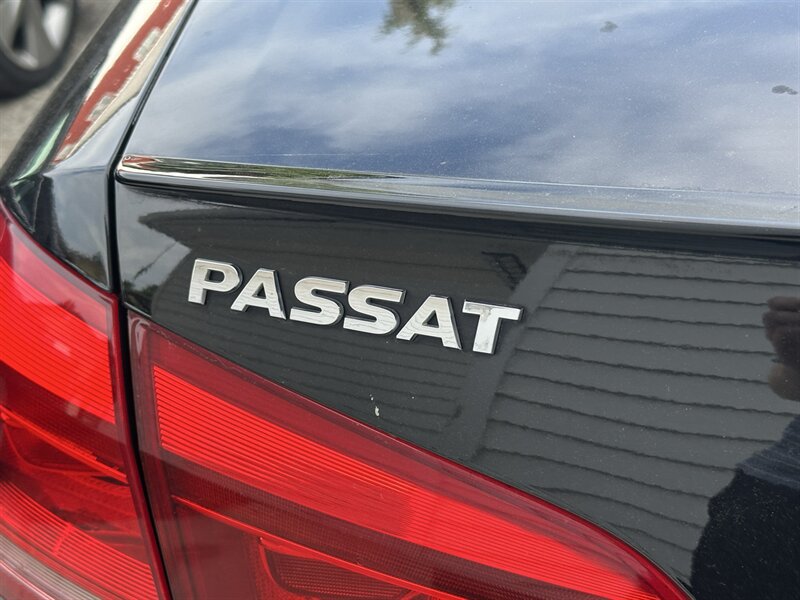 Used 2014 Volkswagen Passat TDI SEL Premium FWD image 38