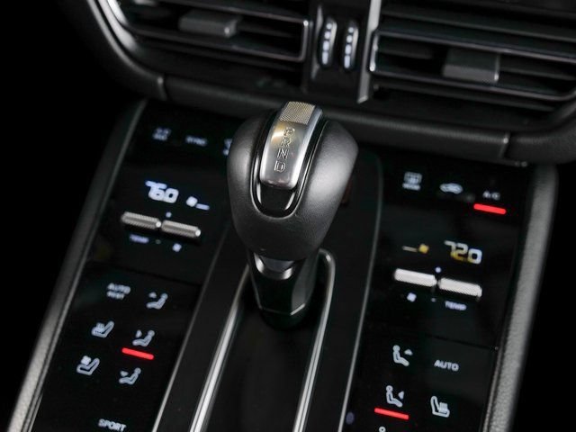 Certified 2023 Porsche Macan AWD/4WD image 18