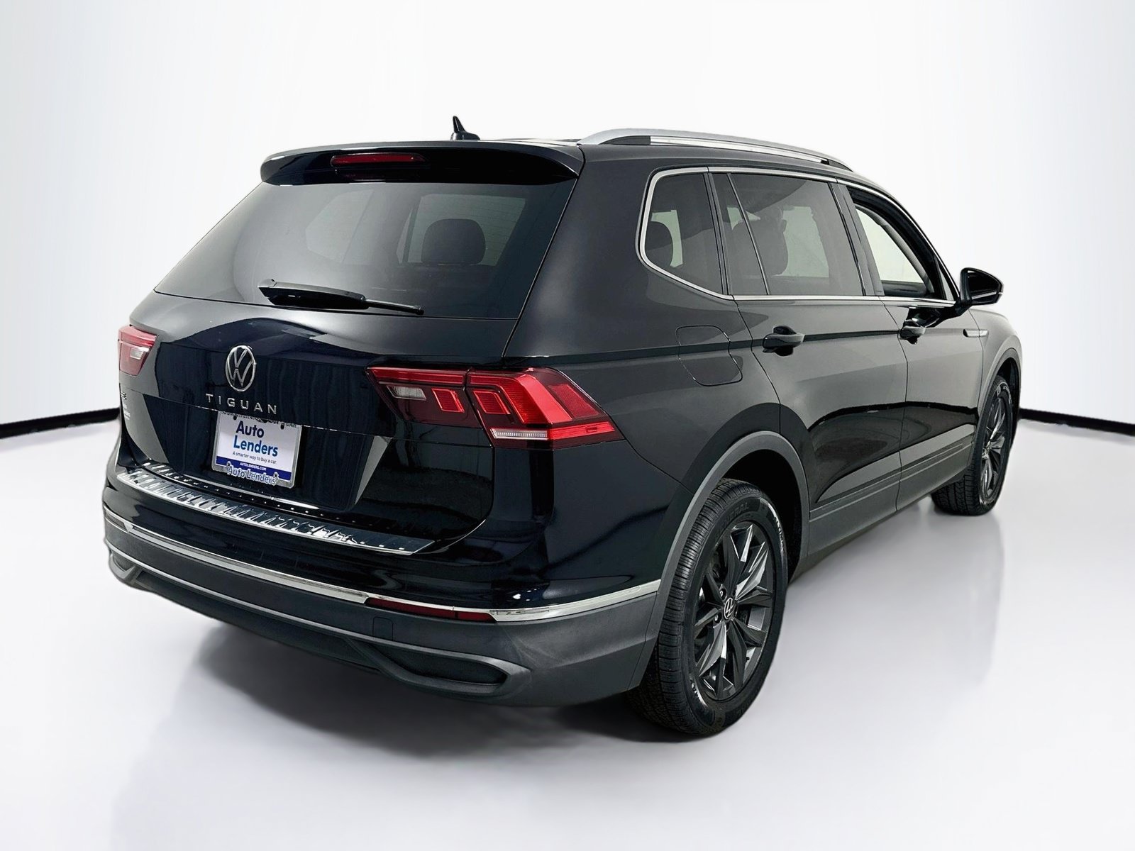 Used 2024 Volkswagen Tiguan SE FWD image 5