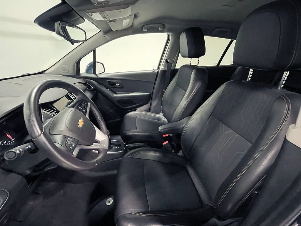 Used 2018 Chevrolet Trax LT w/ LT Convenience Package AWD/4WD image 3