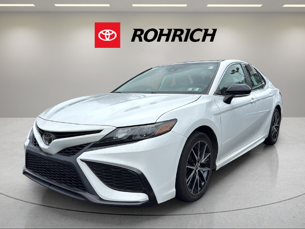 Used 2023 Toyota Camry SE w/ Cold Weather Package FWD image 1