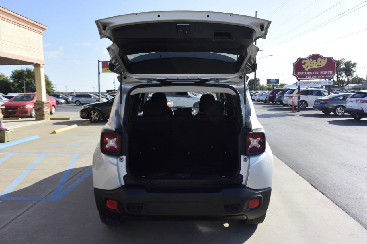 Used 2017 Jeep Renegade Latitude w/ Popular Equipment Group image 33