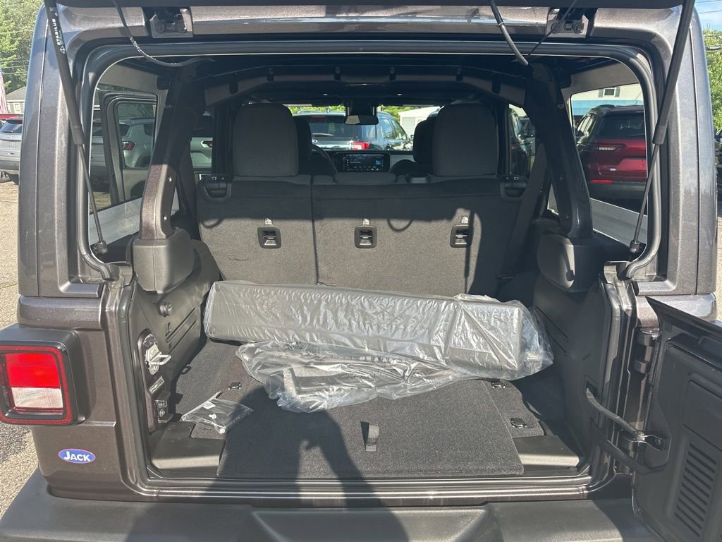 New 2025 Jeep Wrangler Sport S image 24