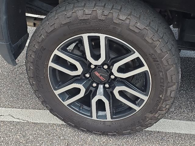 Used 2021 GMC Sierra 1500 AT4 w/ AT4 Preferred Package AWD/4WD image 12