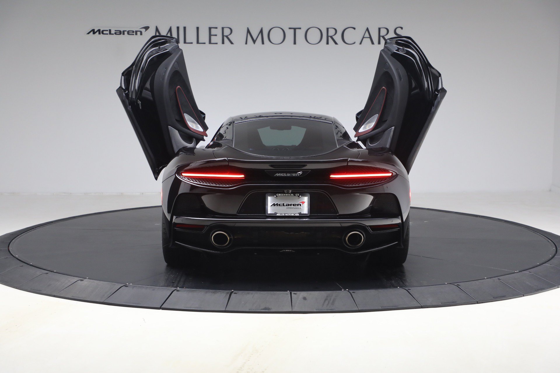 Used 2023 McLaren GT RWD image 17