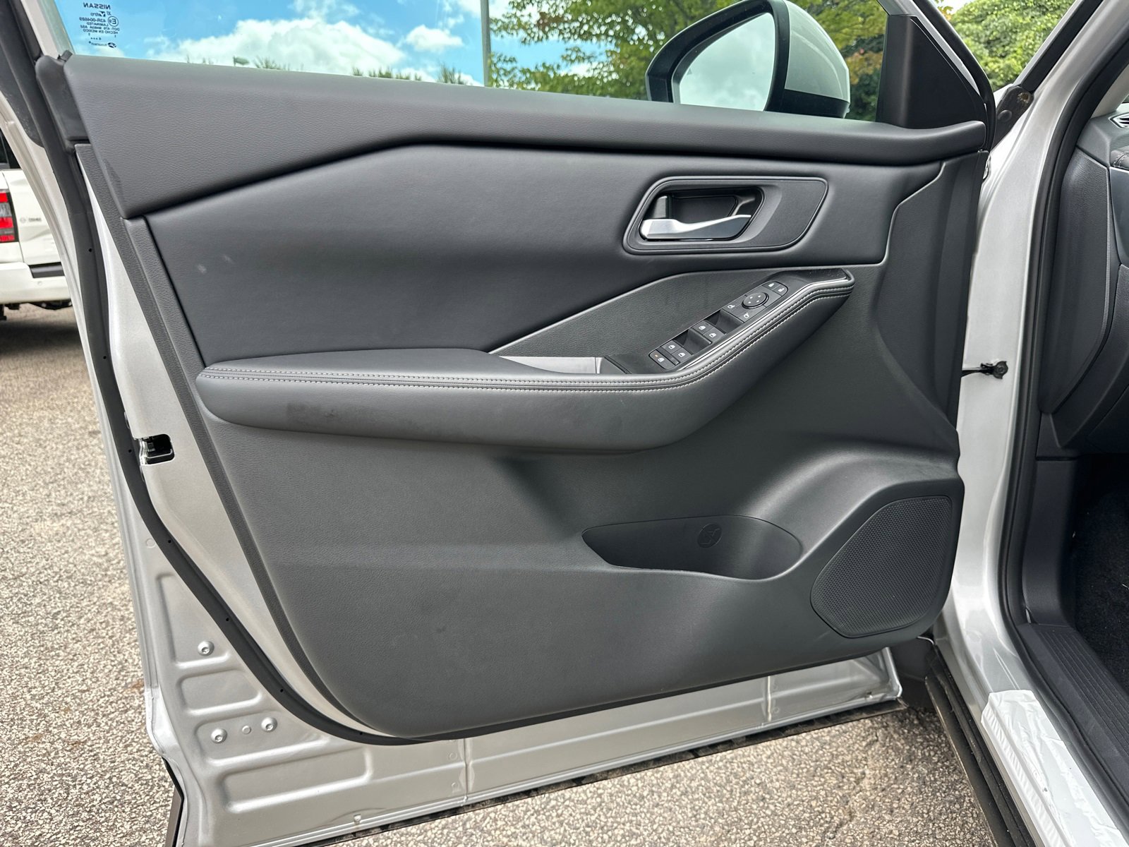 New 2025 Nissan Rogue SV image 11