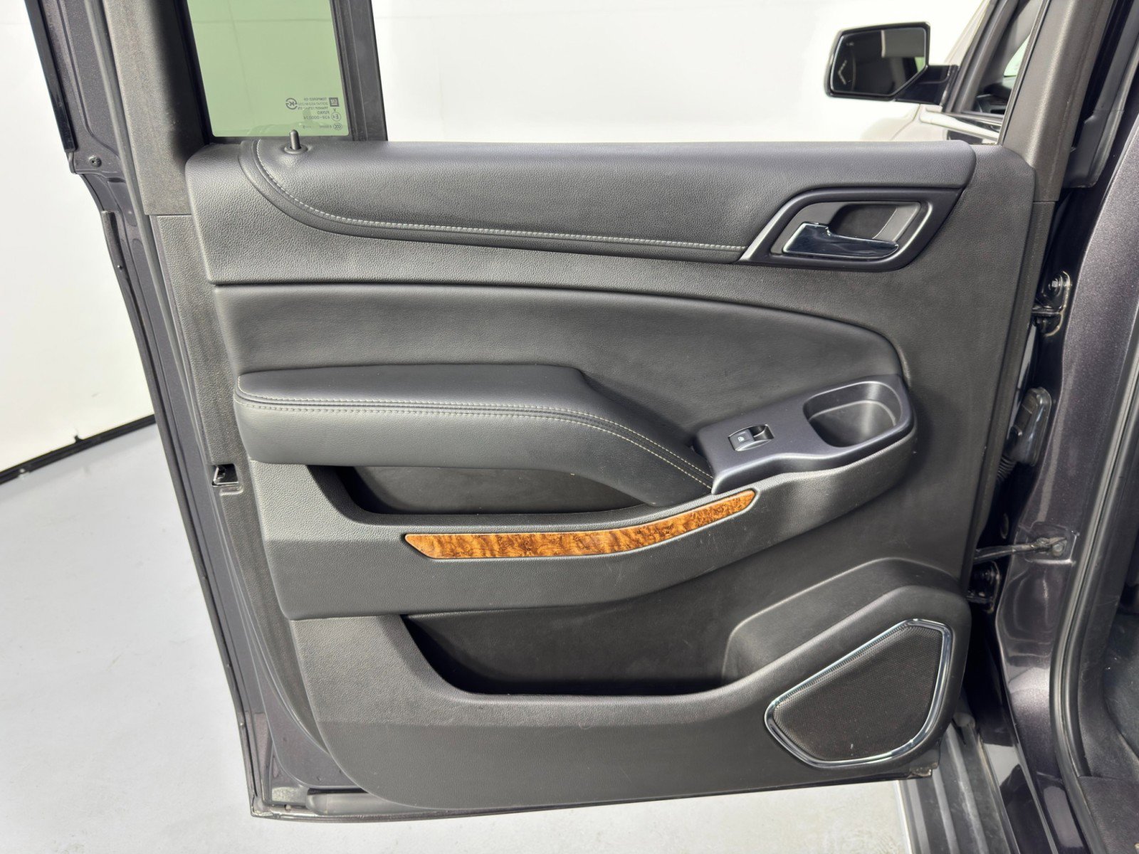 Used 2015 Chevrolet Suburban LTZ RWD image 47