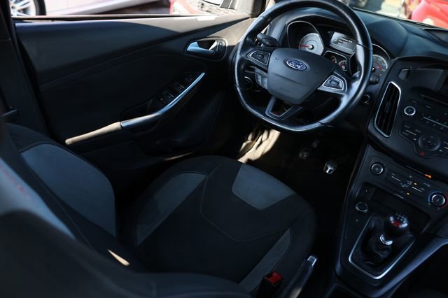 Used 2016 Ford Focus ST FWD image 25